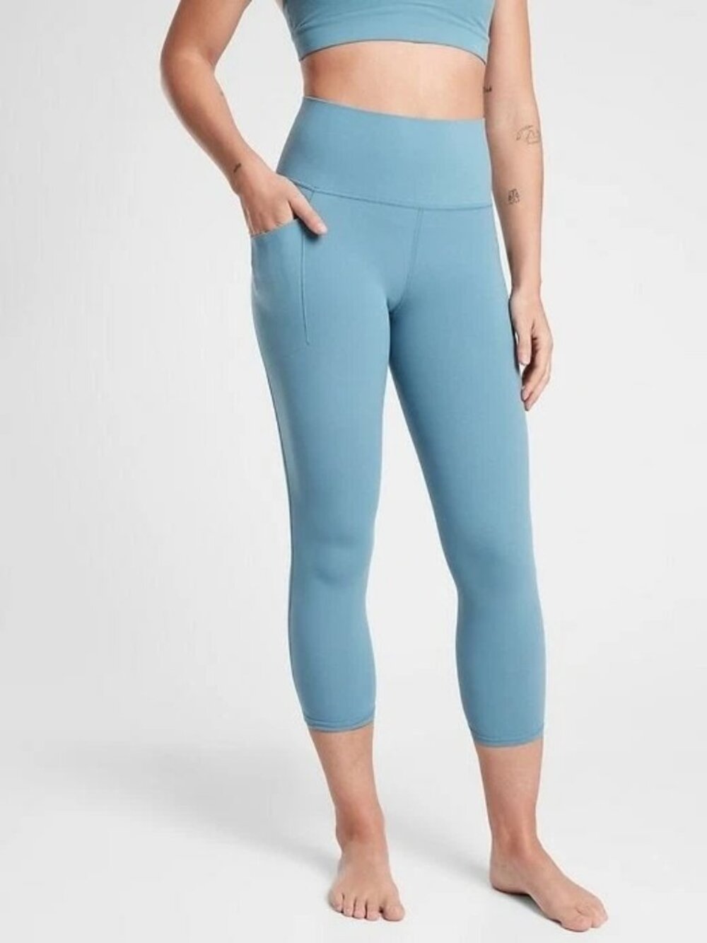 Athleta Salutation Stash Pocket II Capri Riviera Blue XS